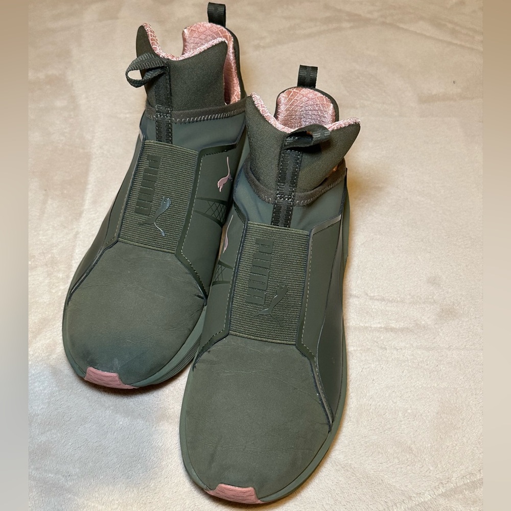 Woman Puma shoes sz8.5